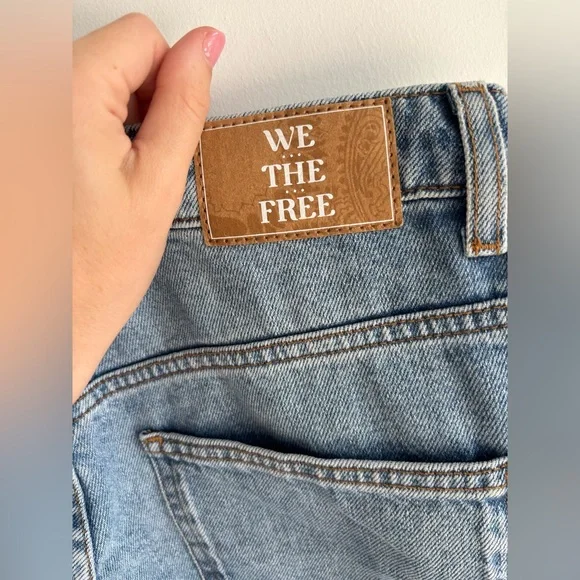 NWOT We The Free Final Countdown Low Rise Cuffed Boyfriend Jeans size 30 - Picture 5 of 6